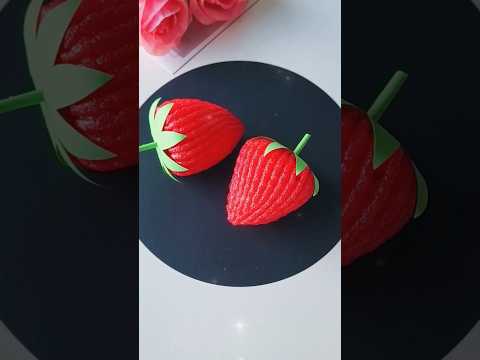 Don’t throw away the fruit net, make cute little strawberries #reels #diy #craftidias #craft