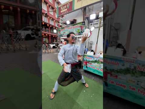 Flying Coconut Seller in Malaysia #shorts #streetfood