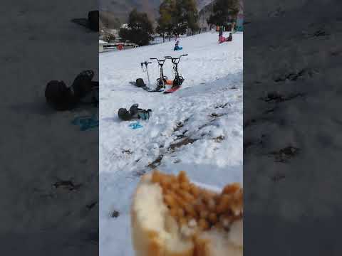 雪遊び小腹が空いたら焼きそばパンが無性に食べたくなるよスノースクートヒップソリ豊平どんぐり村20241230