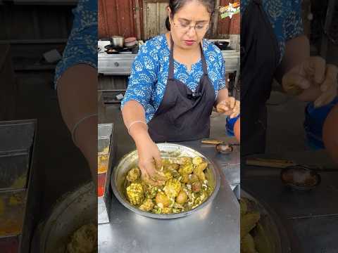 Gujarati Aunty making Chicken Umbadiyu in Surat #umbadiyu #gujaratifood #chickenrecipe #ytshorts