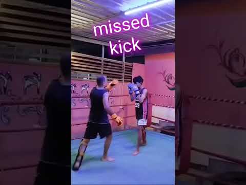 Muay Thai kickboxing missed kick #martialarts #karate #thaifight