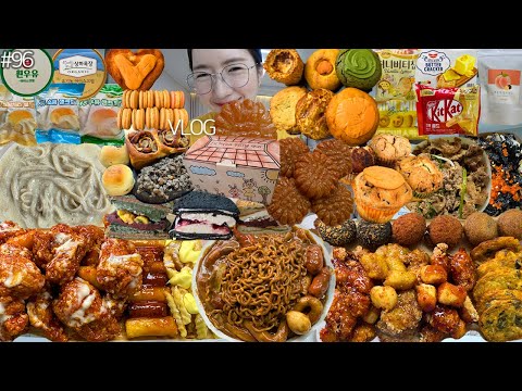 SUB)먹방 VLOG)봄날엔약과 레드마블치킨&짜장크림떡볶이&소떡소떡 인생들깨칼국수&닭강정&치즈볼 맘모스빵 서주생크림빵 밤팥빵 크림치즈쿠키 마카롱 빵&과자파티 약과공지 MUKBANG