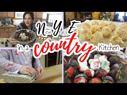 Weird...🤔After Dark Shopping & Holiday Food Prep | Chocolate Covered Strawberries & Mini Cheeseballs