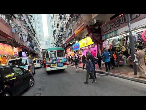 [香港街拍] 荃灣河背街 - 人車爭路, 行路仲快過車行😂