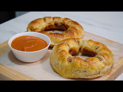 CHEESY ITALIAN Sausage Pastry WREATH with TOMATO Dipping Sauce