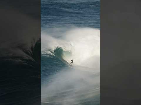 Big Wave Surfing at Nazaré Portugal || #surfing #ocean #waves #津波 #trending #shortsvideo #shorts