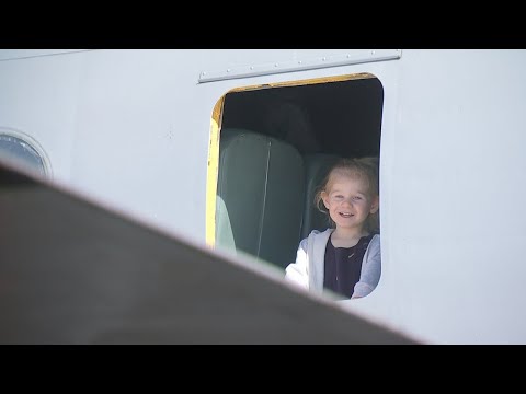 Historic aircraft delivers toys for children impacted by Helene in Asheville | WSOC-TV