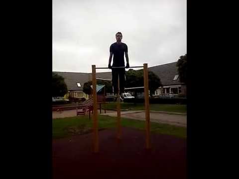 Some muscle-ups & freestyle on the new bar.