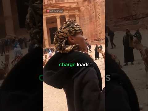 DON’T do this at Petra 🚫🇯🇴 #jordan #petra #7wondersofworld #petrajordan #shorts #travelvlog