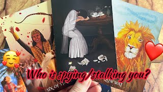 Who is spying/stalking you & why?📲👀 Hindi tarot card reading | Love tarot reading