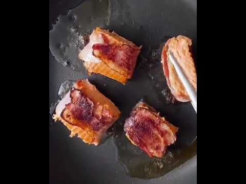 《培根捲熱燻鮭 佐青蔥檸檬醬汁》Bacon wrapped hot smoked salmon with lemon scallion sauce