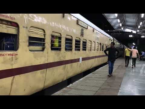 02183 भोपाल-प्रताभगढ़ एक्सप्रेस का विदिशा स्टेशन पर आगमन|BHOPAL-PRATABHGARH EXPRESS