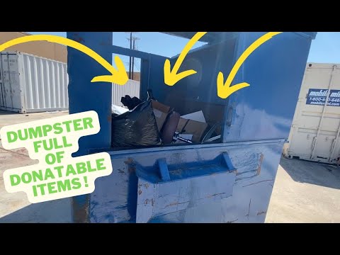 DUMPSTER DIVING Found CLOTHES and MORE IN THE TRASH!