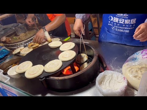 Chinese street food / Roujiamo / Pork and flatbread made with yeast / Chinese hamburger 肉夹馍