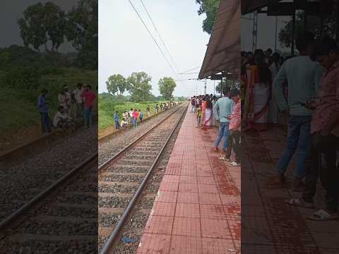 TRAIN 🚆 KA GAJAB KA ENTRY #train #railway #mkmahidancer22 #funny