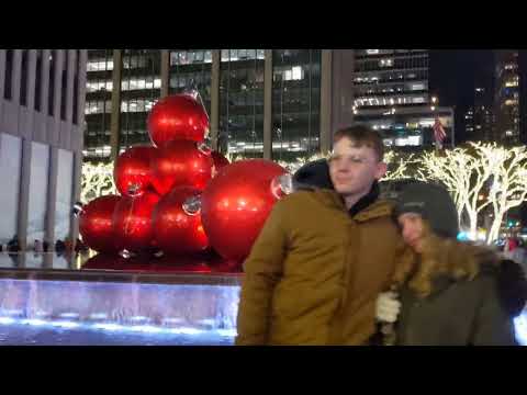 Rockefeller Center-5 Avenue Celebrates Christmas-2025 New Year洛克菲勒中心-第五大道-无线电音乐城欢庆圣诞新年热络景象-人山人海-热闹非凡