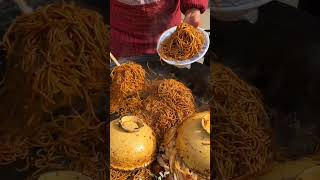 Asian street food 炒面