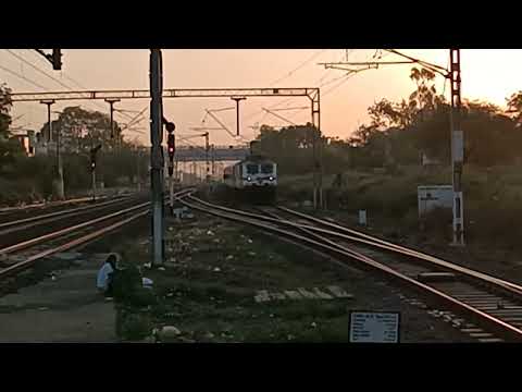 12533 PUSHPAK EXPRESS HIGH SPEED ACTION AT VIDISHA | पुष्पक एक्सप्रेस