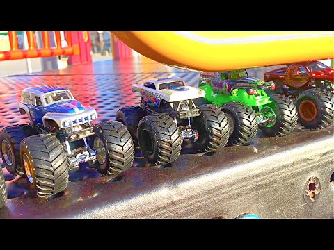 MONSTER JAM | MONSTER TRUCK SLIDE ADVENTURE | GRAVE DIGGER | MAX-D | HOT WHEELS MONSTER TRUCKS