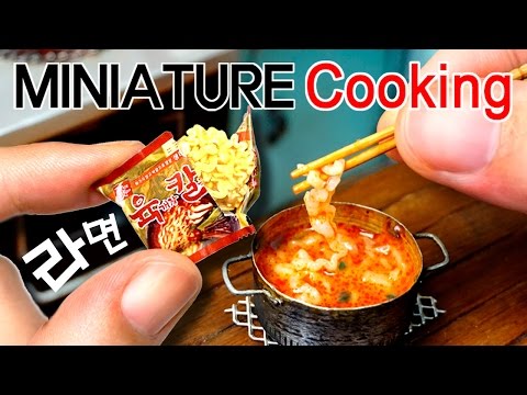 Miniature Real Cooking - Spicy Beef Noodle Soup (yukgaejang kalguksu)