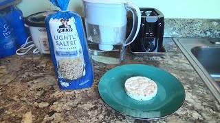 QUAKER RICE CAKES LIGHTLY SALTED CUSTOMER REVIEW AND CLOSE UP LOOK