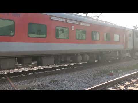 Anand vihar terminal to Mau Super Fast Express depart Etawah Junction #indianrailways #expresstrain