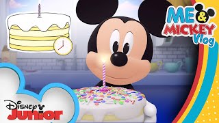 Mickey Bakes a Birthday Cake 🎂 | Tutorial | Me & Mickey | Vlog 26 | @disneyjr