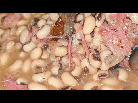 HOW TO MAKE BLACK EYED PEAS IN YOUR SLOW COOKER THE SOUTHERN WAY AT HOME|CHAMELEON GIRL 2u