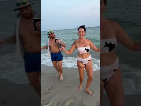 Line dance on the beach #ocean #linedance #beach #fun