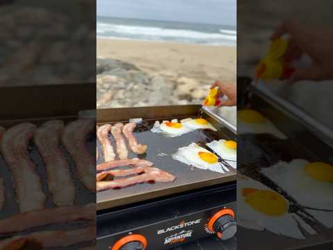 Cooking breakfast by the beach #youtubeshorts #outdoorcooking #blackstonegriddle