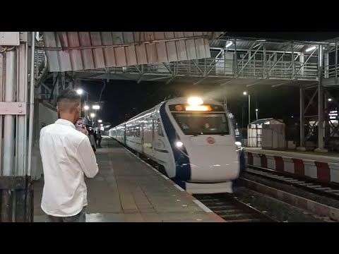 20172 RANI KAMLAPATI (BHOPAL) VANDE BHARAT EXPRESS AT A SPEED OF 130KMP/H