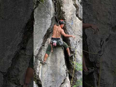 Efficient footwork in rock climbing