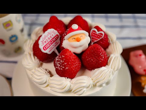 How to Make Christmas Strawberry Cake