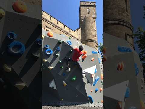 Climbing behind a castle 🏰