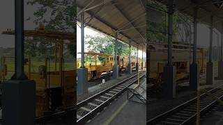 Kereta MTT Kuning penjaga keamanan rel kereta api