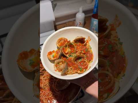 spaghetti w clams and red sauce !🥫#shortsvideo #clamspasta #redsauce #clampasta #shorts