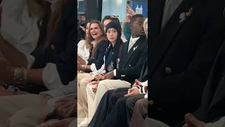 Jisoo and Felix (Stray Kids) interactuando at show Tommy Hilfiger #blackpink #jisoo