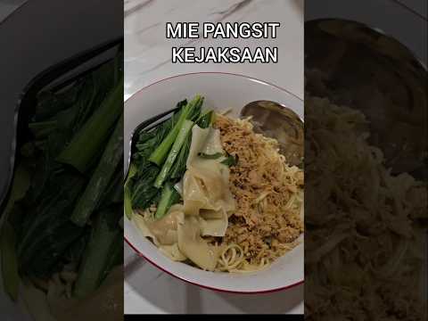 MIE AYAM KEJAKSAAN TERNYATA SANGAT LEZAT😋#food#foodlover#foodie#mukbang#asmrvideo#asmreating#yummy