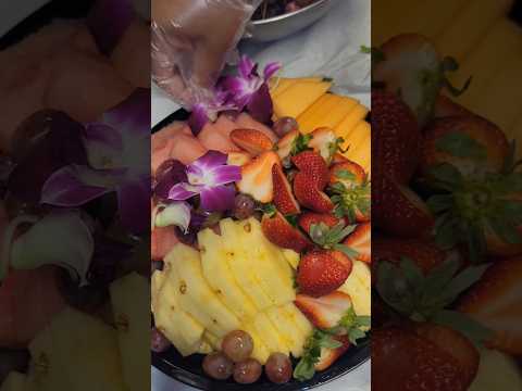 How to make a Fresh fruit platter for catering.  #freshfruits #cateringbusiness #howtomake