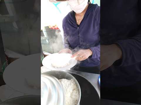 베트남에서 제일 인기많은 길거리 덮밥 The most popular street rice bowl in Vietnam #shorts