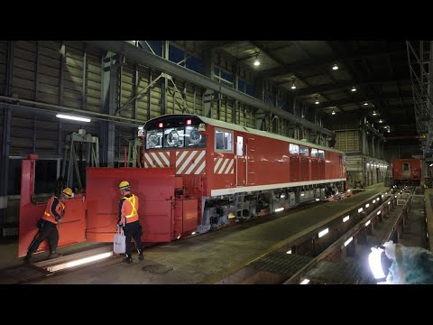 線路の雪取り除く「ラッセル車」スタンバイOK