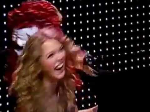 Taylor Swift - Best Days of Your Life (+ Kellie Pickler Pranks Taylor) (Live on the Fearless Tour)