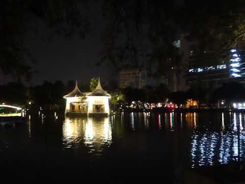 【Taiwan。Taichung Park Lake Twin Pavilions】台中公園。湖心亭。夜景|小米麻糬帶路Showme Go!