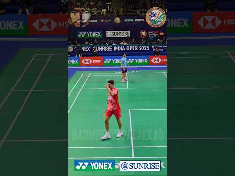 Axelsen's Defence and Smash🤯🤯🔥🔥#badminton #viktoraxelsen #lohkeanyew #shorts