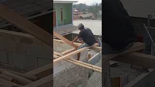 Irama memaku tukang kayu