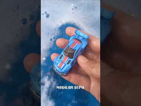 MOBIL BALAP DI AIR BIRU - mencari mainan