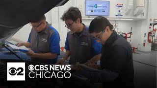 Students at suburban Chicago college drive towards EV-centric careers