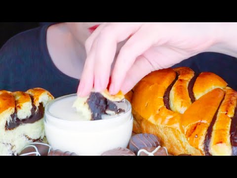 ASMR, Mukbang,  Cake with Milk and Chocolate Eating 우유와 초콜릿이 들어간 부드러운 케이크 먹기 @saltedcaramelasmr