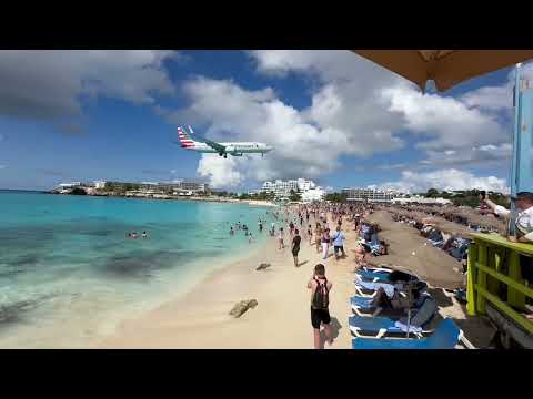 Plane flys too low over beach⚠️