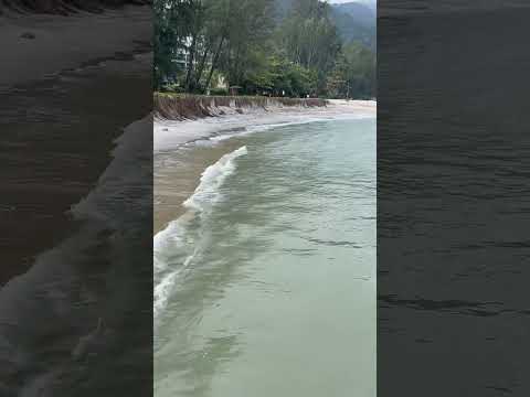 Beach erosion behind Bayview Beach Hotel. This morning at #batuferringhi beach in #penang #malaysia